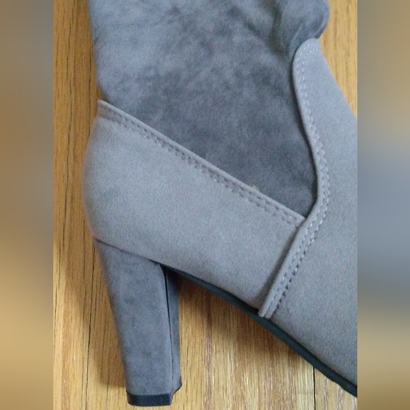 Over the knee, faux suede boots, size 38/6.5-7, gray - Picture 5 of 8